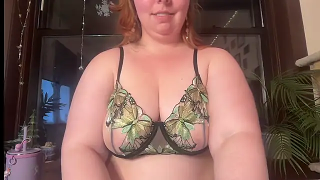 Snapshot of curvycate127 chatting on 03/24/26, 04:50 curvycate127 online show from 03/24/26, 04:50