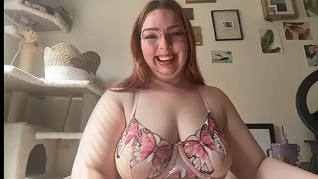Snapshot of curvycate127 chatting on 04/03/26, 08:29 curvycate127 online show from 04/03/26, 08:29