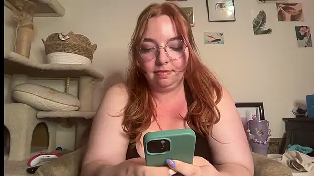 Snapshot of curvycate127 chatting on 05/07/26, 07:03 curvycate127 online show from 05/07/26, 07:03