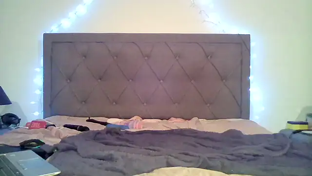 Snapshot of bunnyfox420 chatting on 01/24/25, 03:54 bunnyfox420 online show from 01/24/25, 03:54