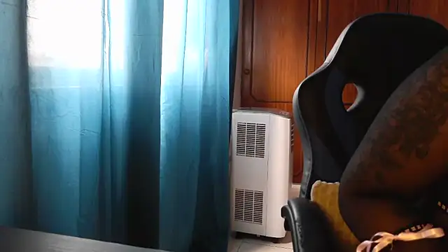 Snapshot of bunnyfox420 chatting on 11/07/25, 01:33 bunnyfox420 online show from 11/07/25, 01:33