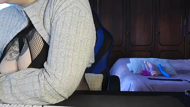 Snapshot of bunnyfox420 chatting on 12/03/25, 02:04 bunnyfox420 online show from 12/03/25, 02:04