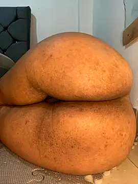 Snapshot of Charlotte_bronxxx chatting on 09/15/25, 10:43 Charlotte bronxxx online show from 09/15/25, 10:43