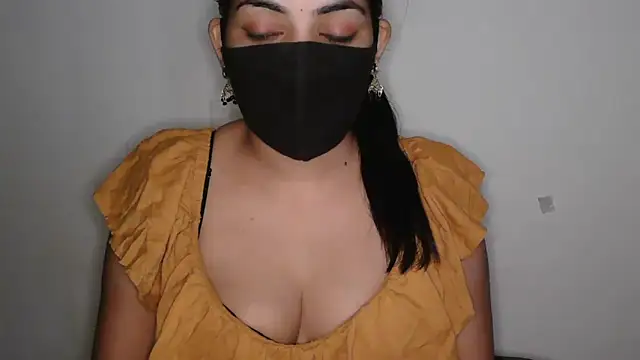 Snapshot of Reddy_Trisha chatting on 04/25/26, 01:52 Reddy Trisha online show from 04/25/26, 01:52