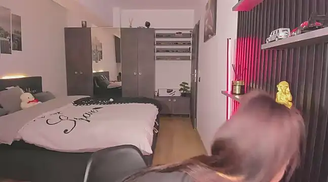 HelenShawn online show from 02/02/25, 11:32