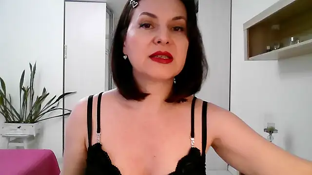 Victoria Glam online show from 04/10/26, 12:32
