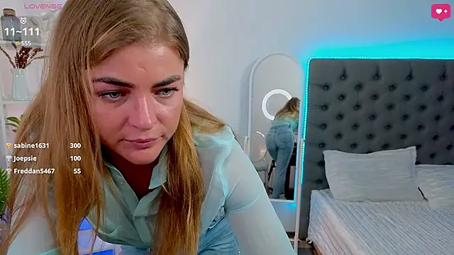 Snapshot of Donna_Sun chatting on 02/17/25, 04:04 Donna Sun online show from 02/17/25, 04:04