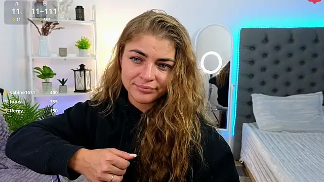 Snapshot of Donna_Sun chatting on 02/19/25, 06:33 Donna Sun online show from 02/19/25, 06:33