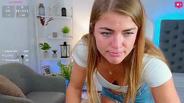 Snapshot of Donna_Sun chatting on 03/13/25, 04:34 Donna Sun online show from 03/13/25, 04:34