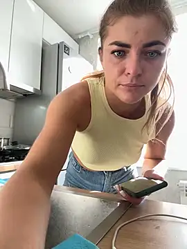 Snapshot of Donna_Sun chatting on 03/14/25, 12:29 Donna Sun online show from 03/14/25, 12:29