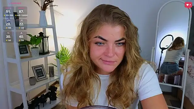 Snapshot of Donna_Sun chatting on 09/14/25, 04:33 Donna Sun online show from 09/14/25, 04:33