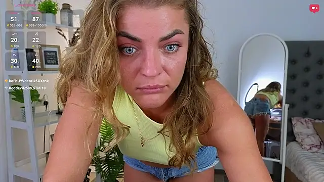 Snapshot of Donna_Sun chatting on 09/28/25, 09:03 Donna Sun online show from 09/28/25, 09:03