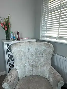 Snapshot of MakemeMillie1 chatting on 09/24/25, 06:28 MakemeMillie1 online show from 09/24/25, 06:28