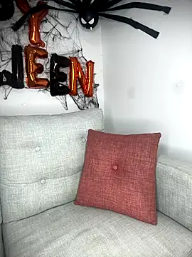 MeganCrow online show from 10/27/25, 10:03