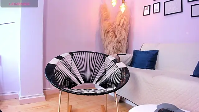 Snapshot of alana_rossetti chatting on 11/16/25, 12:55 alana rossetti online show from 11/16/25, 12:55