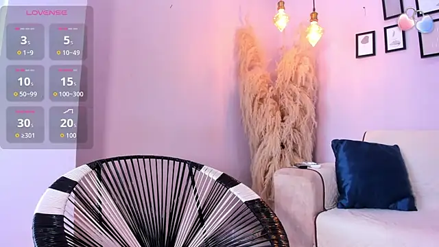 Snapshot of alana_rossetti chatting on 11/20/25, 12:49 alana rossetti online show from 11/20/25, 12:49