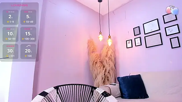 Snapshot of alana_rossetti chatting on 12/15/25, 12:42 alana rossetti online show from 12/15/25, 12:42