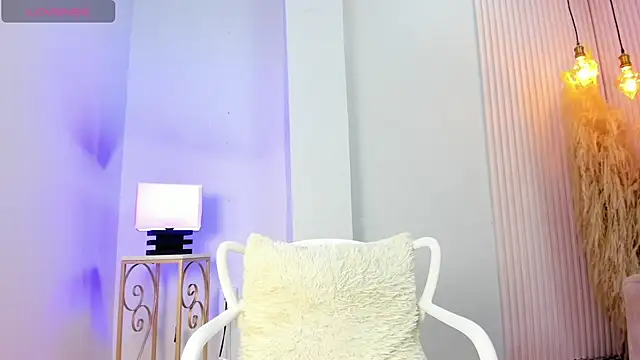 Snapshot of alana_rossetti chatting on 04/08/26, 11:43 alana rossetti online show from 04/08/26, 11:43