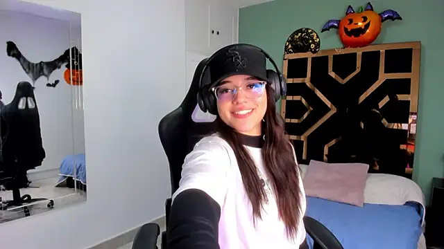 Billie Jhonson  online show from 10/28/25, 07:16