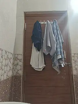 Snapshot of randit7 chatting on 11/23/25, 04:56 randit7 online show from 11/23/25, 04:56