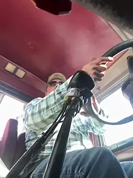 luiriv04 online show from 01/28/25, 05:03