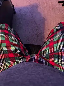 luiriv04 online show from 02/04/25, 05:21