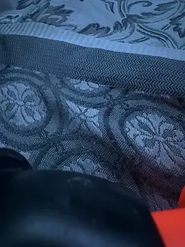 luiriv04 online show from 02/28/25, 04:21