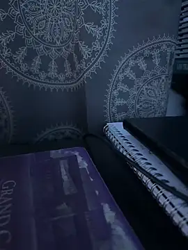 luiriv04 online show from 03/03/25, 08:16