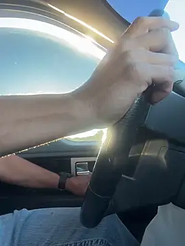 luiriv04 online show from 10/03/25, 01:52