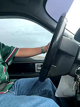 luiriv04 online show from 10/11/25, 12:21