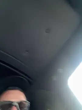 luiriv04 online show from 10/24/25, 01:51