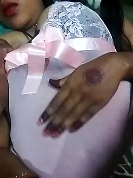 Snapshot of Simrandeshipp chatting on 01/29/25, 04:19 Simrandeshipp online show from 01/29/25, 04:19