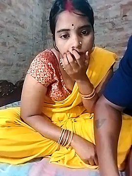 Snapshot of Simrandeshipp chatting on 03/06/25, 04:49 Simrandeshipp online show from 03/06/25, 04:49