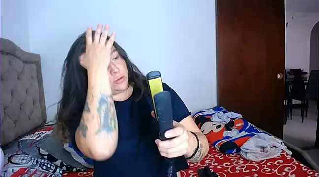 Snapshot of Kristin_milk chatting on 02/21/25, 01:22 Kristin milk online show from 02/21/25, 01:22