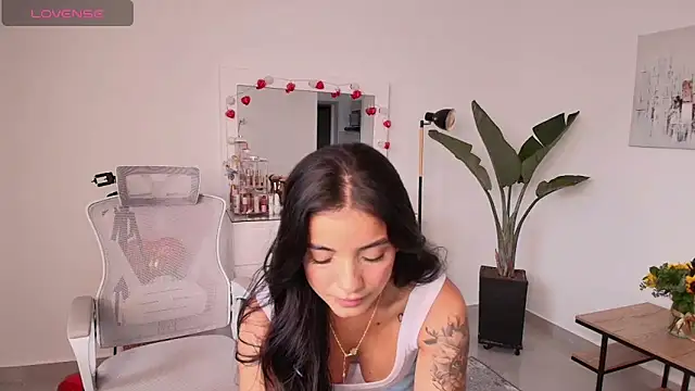 Snapshot of LairaScott chatting on 02/26/26, 09:25 LairaScott online show from 02/26/26, 09:25