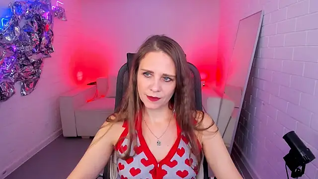 EmiliaBedy online show from 11/18/25, 09:14