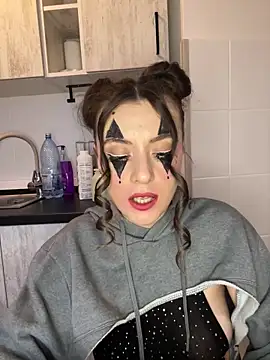 Snapshot of bunnythetailor chatting on 02/01/25, 05:39 bunnythetailor online show from 02/01/25, 05:39