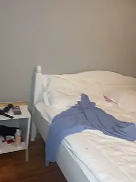 Snapshot of bunnythetailor chatting on 02/09/25, 03:56 bunnythetailor online show from 02/09/25, 03:56