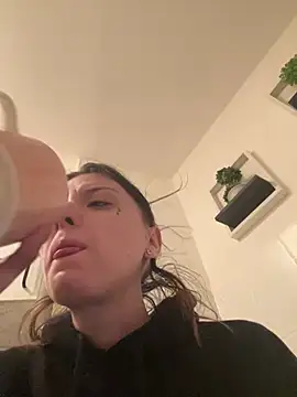 Snapshot of bunnythetailor chatting on 02/16/25, 11:37 bunnythetailor online show from 02/16/25, 11:37