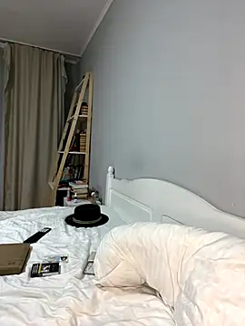 Snapshot of bunnythetailor chatting on 10/15/25, 09:04 bunnythetailor online show from 10/15/25, 09:04