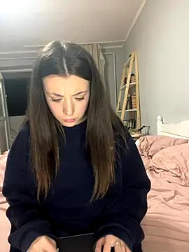 Snapshot of bunnythetailor chatting on 10/18/25, 11:05 bunnythetailor online show from 10/18/25, 11:05