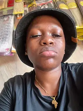 Boneca25 online show from 02/24/25, 02:04