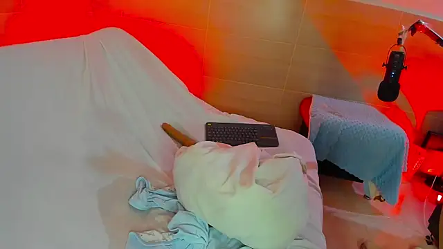 Snapshot of Ximena__1 chatting on 02/25/25, 02:33 Ximena 1 online show from 02/25/25, 02:33