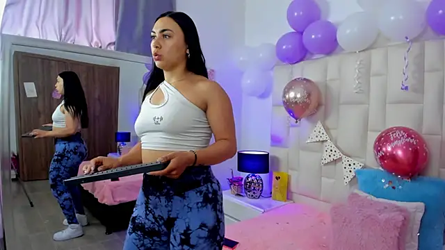 Ariana rouse online show from 11/04/25, 04:17