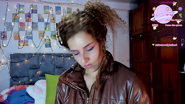 Snapshot of Isangel_ chatting on 02/15/26, 08:02 Isangel online show from 02/15/26, 08:02