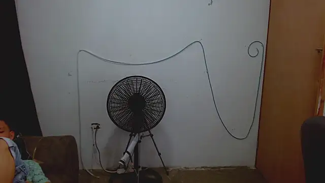 Snapshot of Alexxx_lov chatting on 05/05/26, 12:13 Alexxx lov online show from 05/05/26, 12:13
