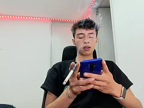 Snapshot of Juanmres chatting on 09/26/25, 11:20 Juanmres online show from 09/26/25, 11:20