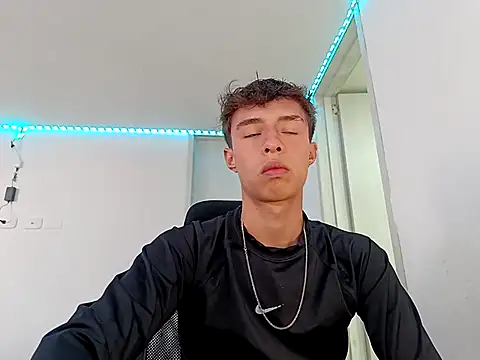 Snapshot of Juanmres chatting on 09/27/25, 06:57 Juanmres online show from 09/27/25, 06:57