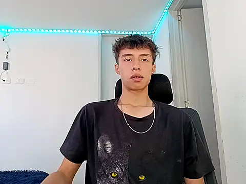 Snapshot of Juanmres chatting on 09/30/25, 07:41 Juanmres online show from 09/30/25, 07:41