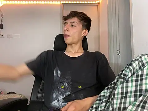 Snapshot of Juanmres chatting on 10/02/25, 01:12 Juanmres online show from 10/02/25, 01:12